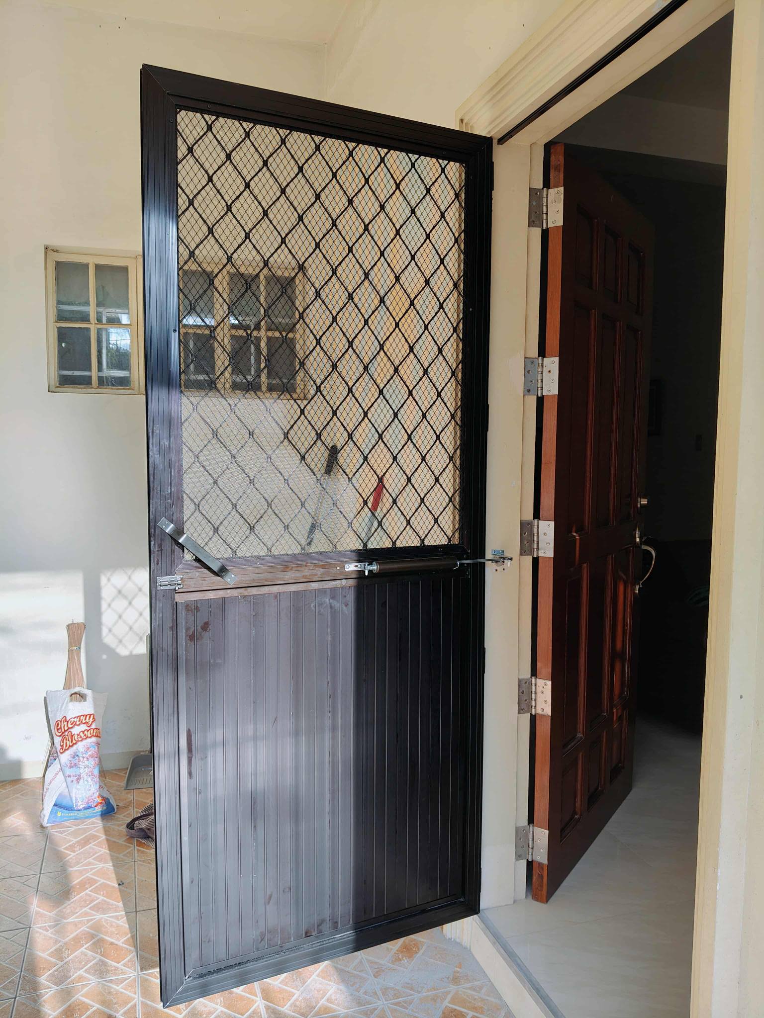 Glass and Aluminum Installation for Windows and Screen Doors